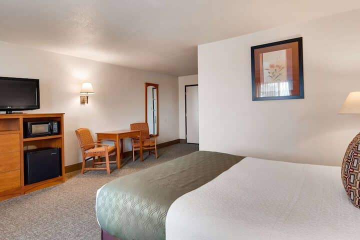 Room 6 of 24
